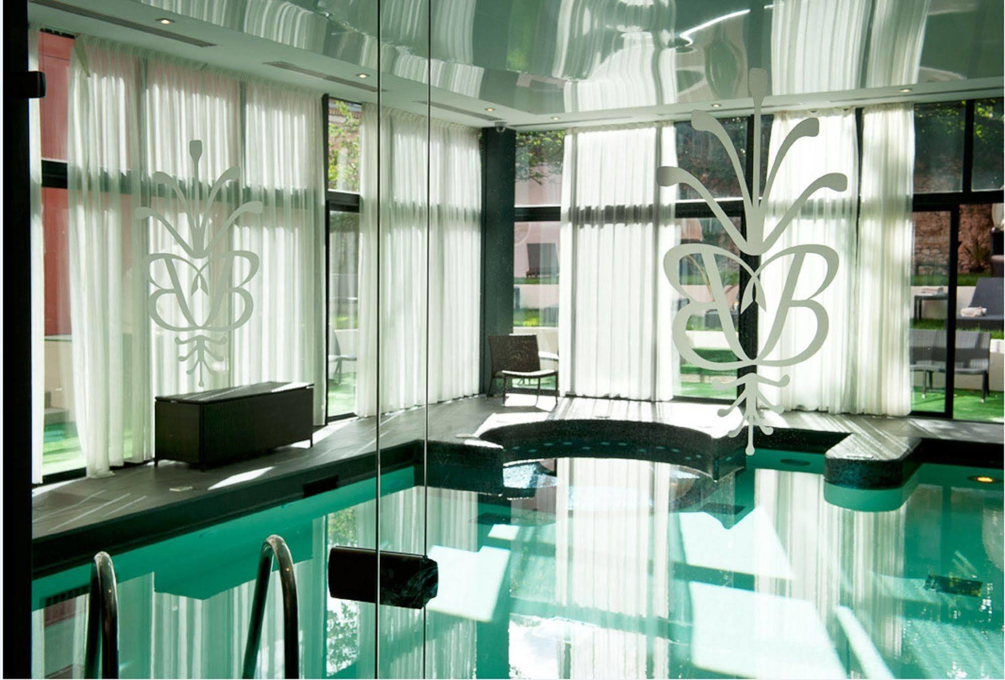 Mercure Cathedrale Hotel 4*